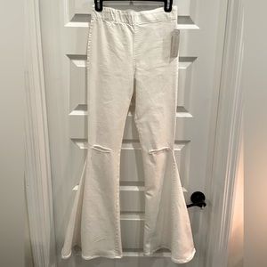 Never Been Worn, Lizard Thicket, How Very Loved Extra Flared White Denim Pants